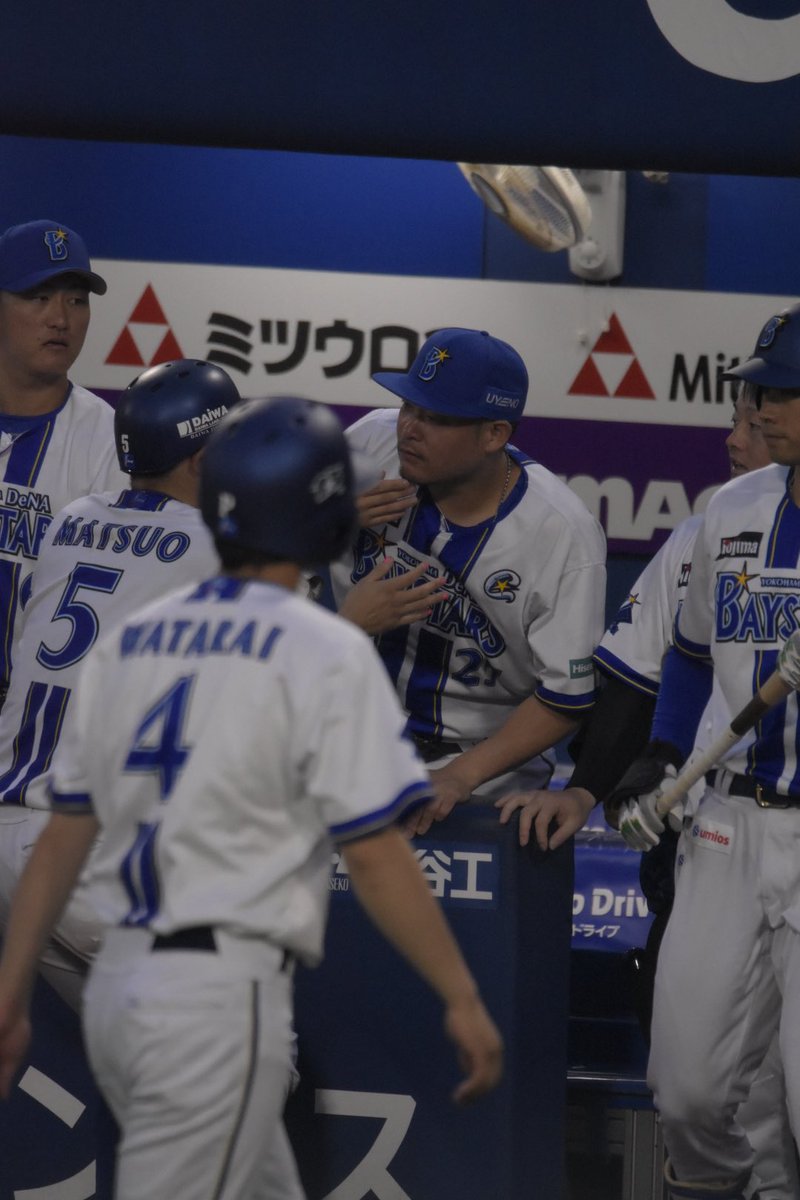 dz_ds_dn's tweet photo. 7/18  ハマスタ

汐恩この後もう一回叩かれてた笑

#baystars 
#松尾汐恩 
#筒香嘉智 https://t.co/YDKS8kJgnj