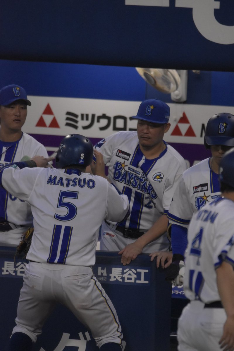 dz_ds_dn's tweet photo. 7/18  ハマスタ

汐恩この後もう一回叩かれてた笑

#baystars 
#松尾汐恩 
#筒香嘉智 https://t.co/YDKS8kJgnj