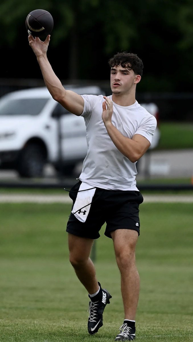AydenSpellings's tweet photo. Had a great time throwing at the Pass it Forward event, thank you @QBC_Nashville for inviting me!

@QBHitList @andersonj1014 @Coach_Wolfe37 @PrepRedzoneTN @CSmithScout @TNRecruiting247 @QBCountry @X3performance @DrakeeeWarddd @deonteward_1 https://t.co/UAts4PnK0W
