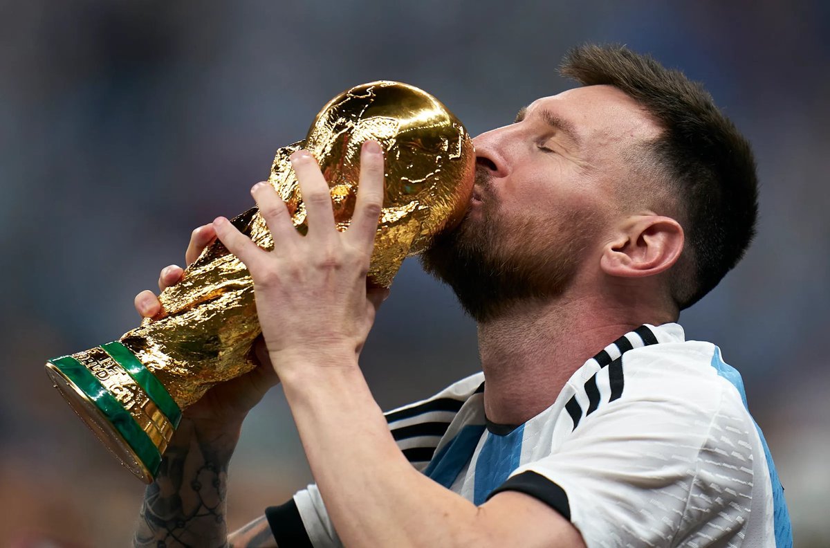 kafadooo's tweet photo. Messi fanlarının gördüğü // Dünyanın geri kalanının gördüğü https://t.co/gM7IKuyAEA