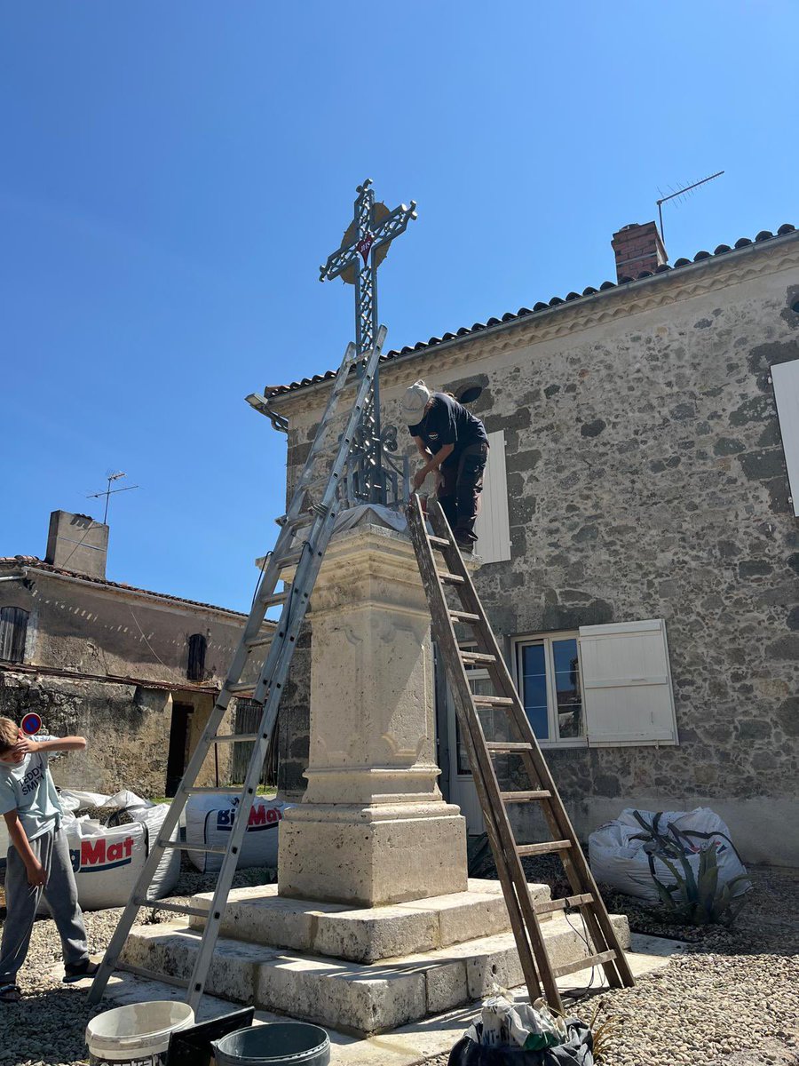 soscalvaires's tweet photo. Merci ! 🙏🏼 

Merci pour tous vos messages, vos commentaires, vos partages et votre soutien suite aux #dégradations qui ont été faites sur notre camion ! 🔥
Jamais notre association ne cessera d’œuvrer pour la préservation et la transmission du #patrimoine #chrétien de #France. 💥 https://t.co/JHEZhpc50E