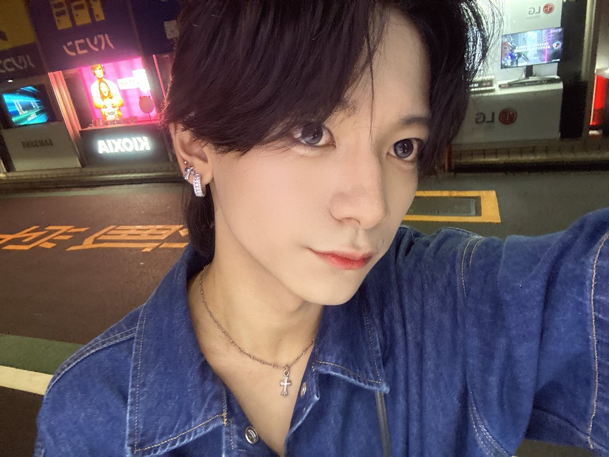 Kanato_Chrono's tweet photo. 本日ライブありがとうございました😻

MCなしらいぶ！かっこいい曲多めセトリにしたよー！！僕が考えました神✨やっぱりかっこいい曲は好きです、男の子なので！テンションあがるねー⤴️

次は20日、渋谷です！もっかい浴衣着ます🌟絶対絶対みにきてください、かっこいい姿でおまちしてるよー！！ https://t.co/9LDRqqQrRt