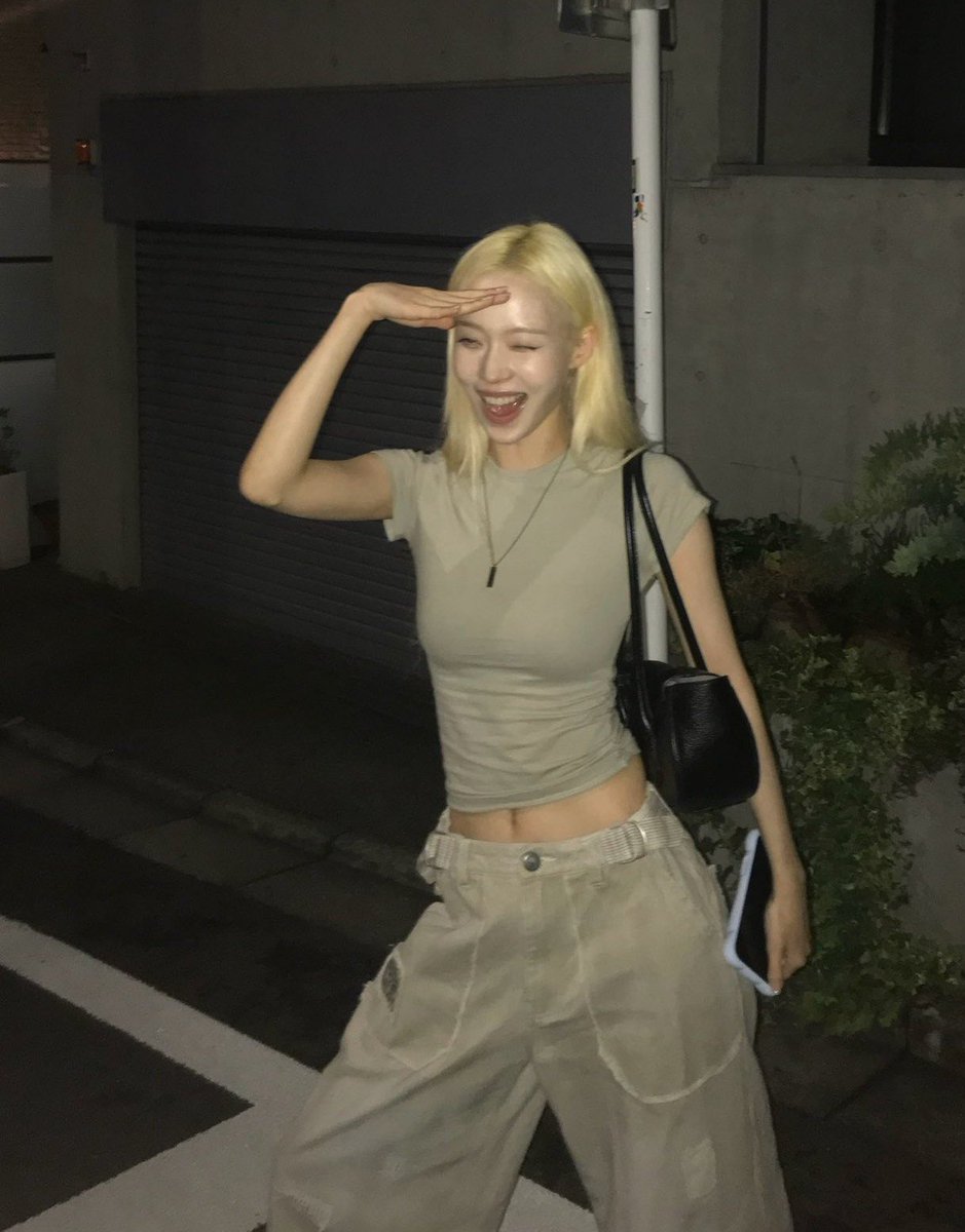 wintypilled's tweet photo. this outfit... insert it https://t.co/6muVE7FgwJ