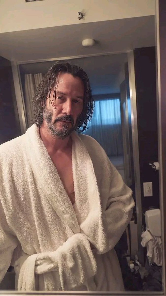 Keanuchreevs's tweet photo. Good morning.. Just Keanu being Keanu. ❤️ https://t.co/TpPgJGOSqZ