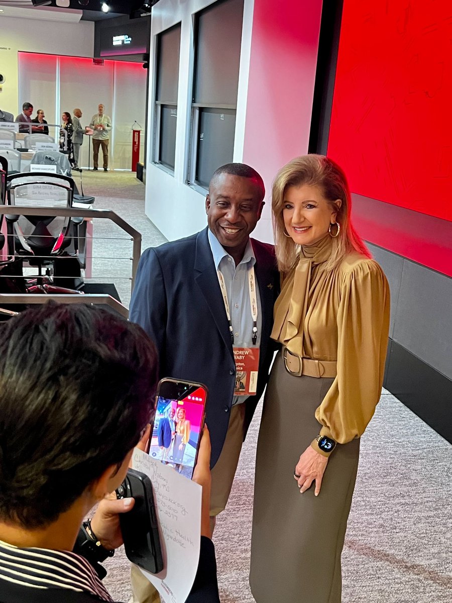ariannahuff's tweet photo. Thank you to @PattiHarris for the warm welcome, and to @MikeBloomberg, James Anderson, and the @Bloomberg Government Innovation program for inviting me to be part of this vital work.

And congratulations to the 46 mayors from 15 countries joining the class of 2027! https://t.co/xfaalWvzM0