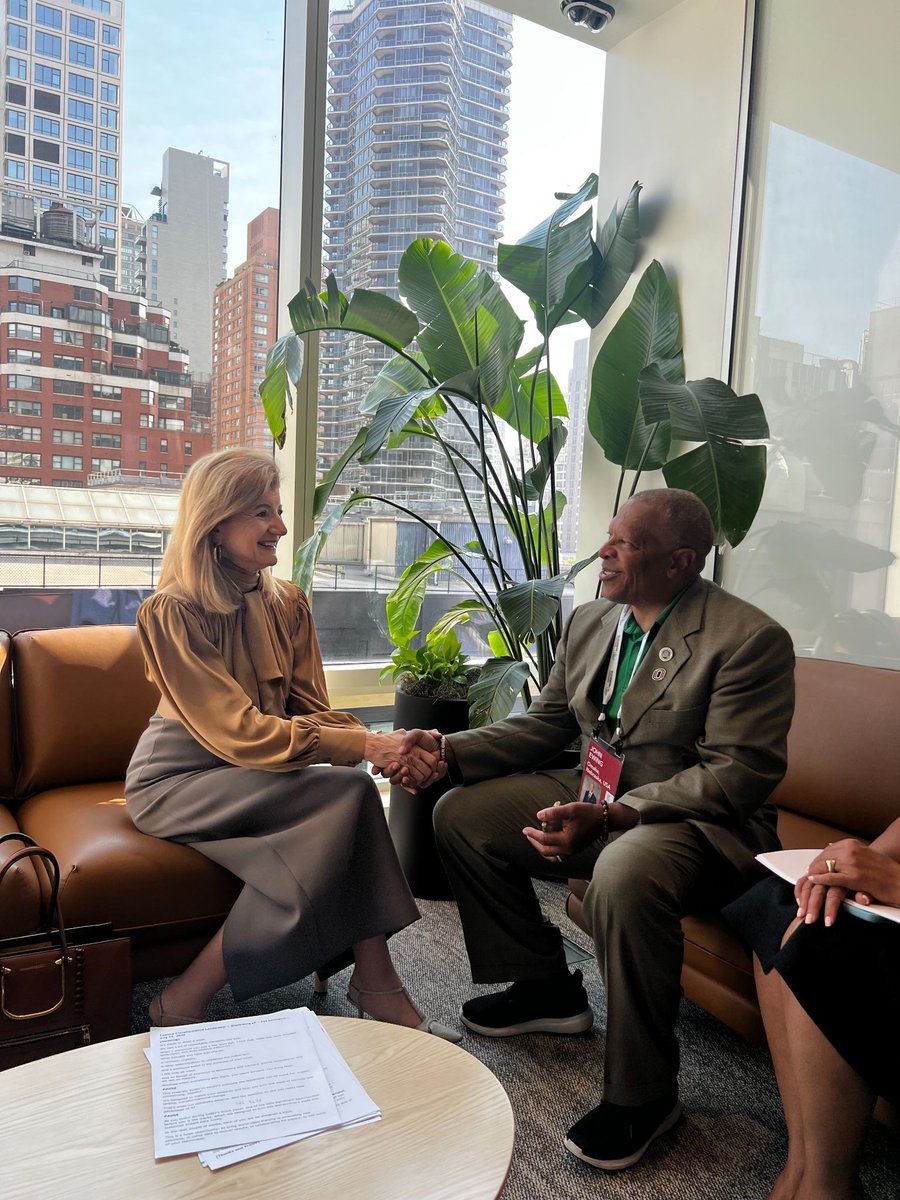 ariannahuff's tweet photo. Thank you to @PattiHarris for the warm welcome, and to @MikeBloomberg, James Anderson, and the @Bloomberg Government Innovation program for inviting me to be part of this vital work.

And congratulations to the 46 mayors from 15 countries joining the class of 2027! https://t.co/xfaalWvzM0