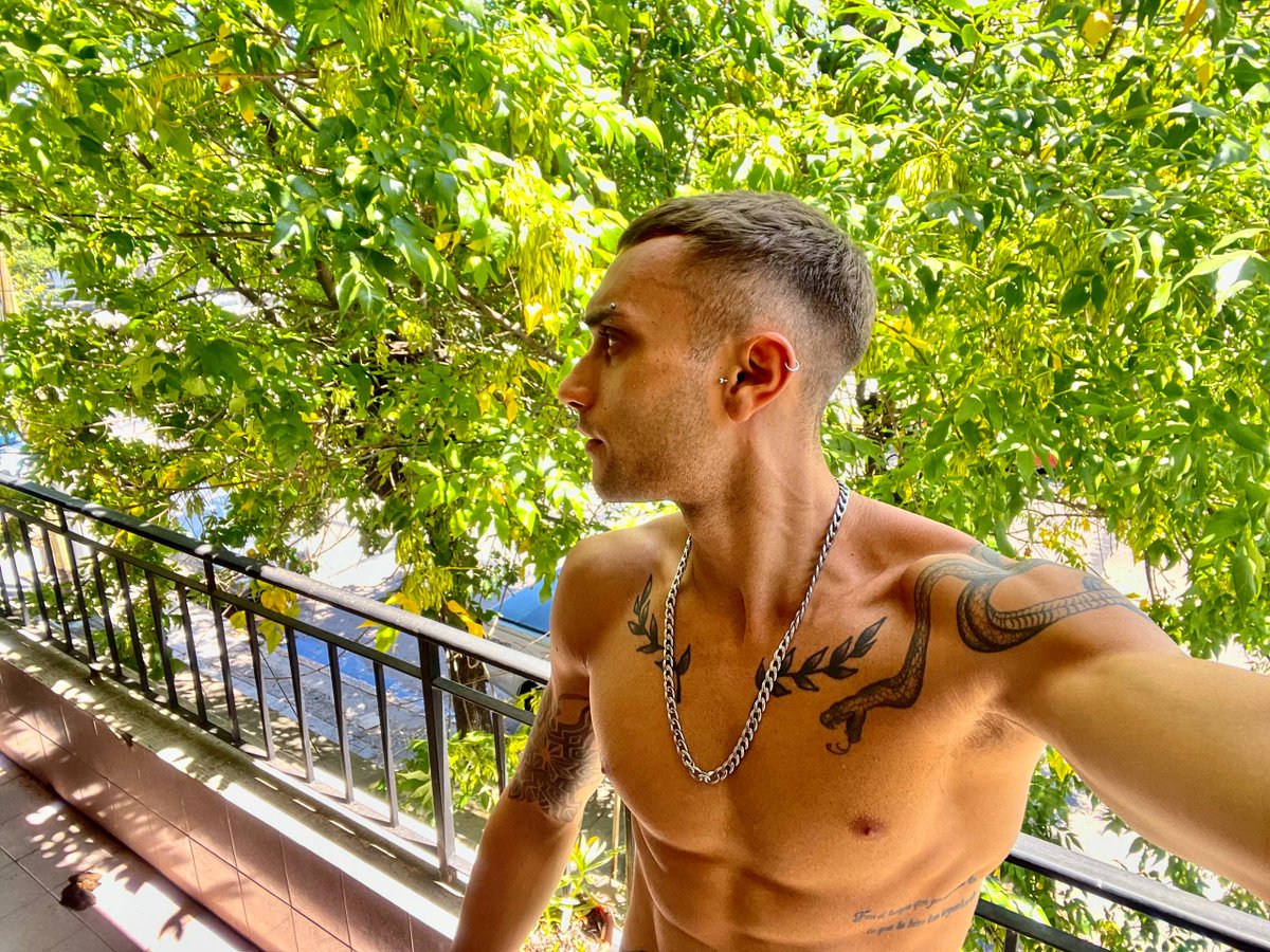DominatesU's tweet photo. Let's meet and fuck! 😈

https://t.co/cUeYj4NAeC https://t.co/6hRWDGx4EP