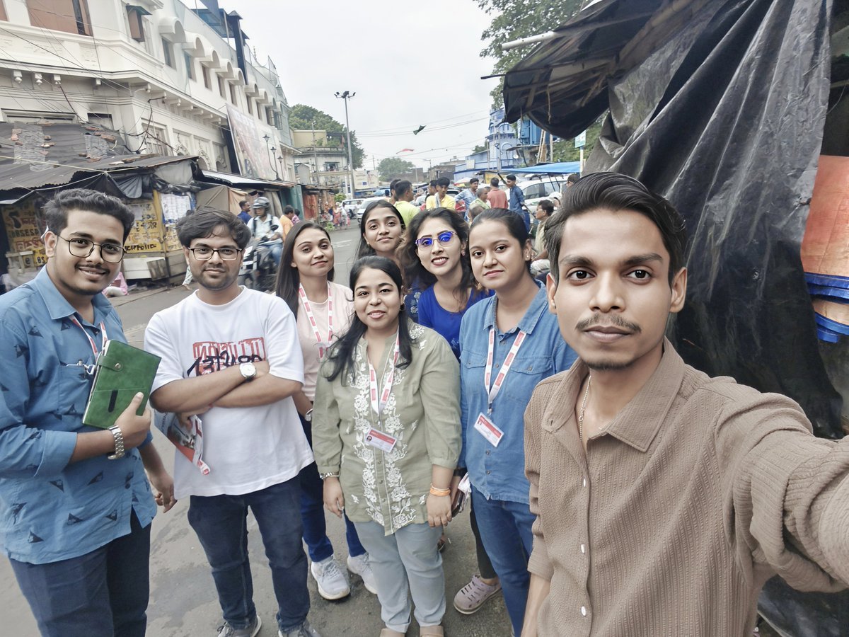 JayeetaGupta8's tweet photo. Every Great Journey Begins With The Right People Beside You. Together We Learn, Grow, Hustle, And Create Success... 💙✨
#TeamWork #OfficeLife #WorkFamily #SquadGoals #GrowthMindset #TogetherWeGrow #Leadership https://t.co/hKClXOy1CJ