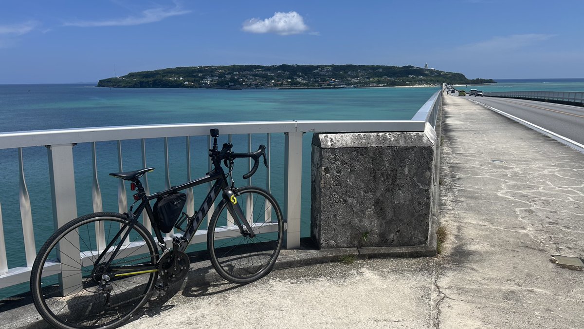 CJ26905056's tweet photo. 🏝️古宇利島　古宇利大橋

今回の旅で、最も蒼さに呑まれた場所。

自転車旅が素晴らしい理由🙂 https://t.co/ZFFVz4OMiu