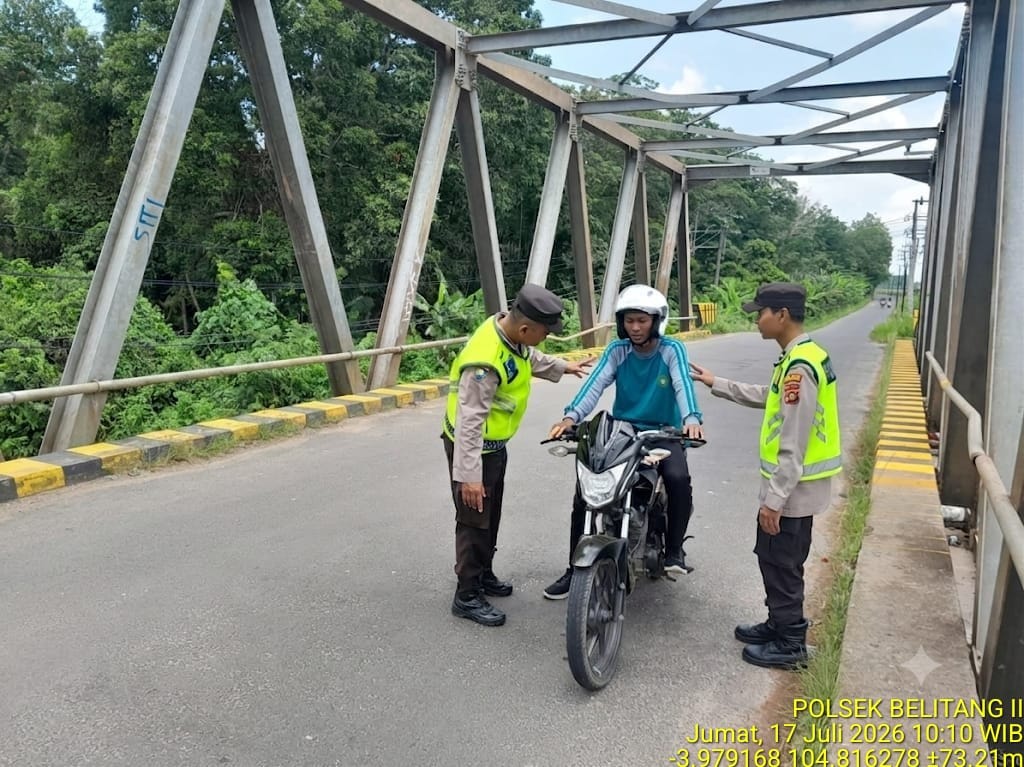 belitang_2's tweet photo. Personil Polsek Belitang II melaksanakan kegiatan patroli siang antisipasi 3c https://t.co/bWWjgCzdLZ