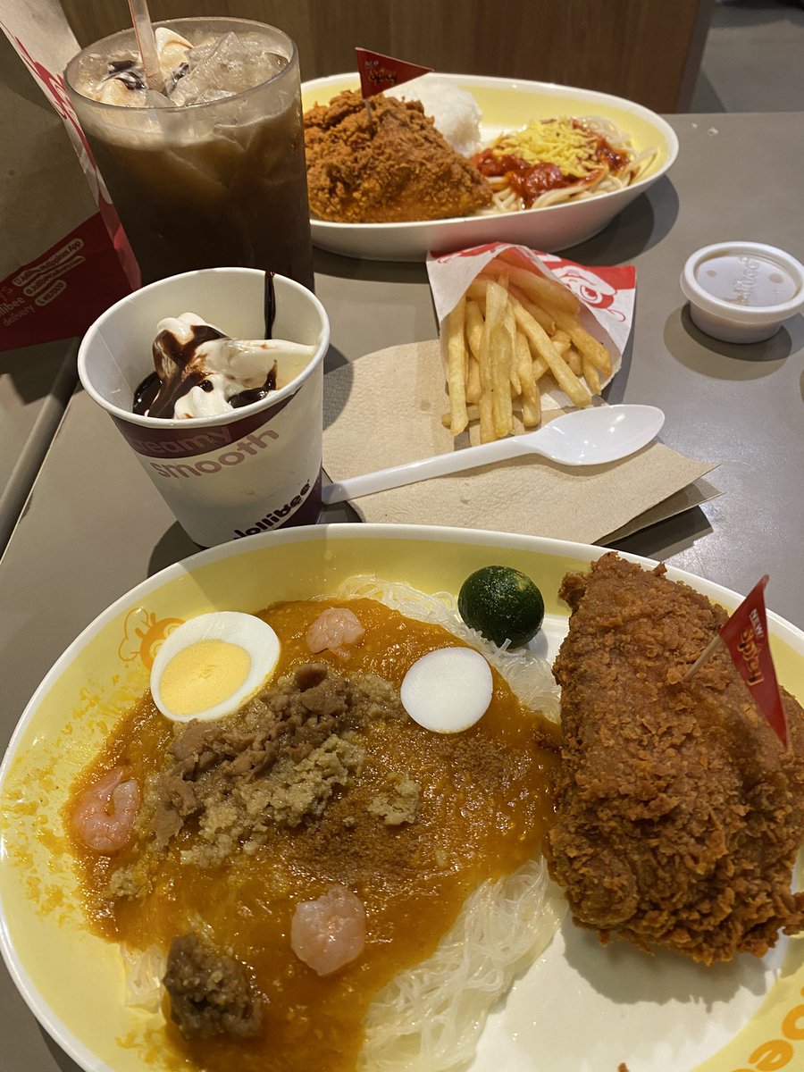 idbedeadnow's tweet photo. na para bang mayaman yan sila https://t.co/aho3BLffzd