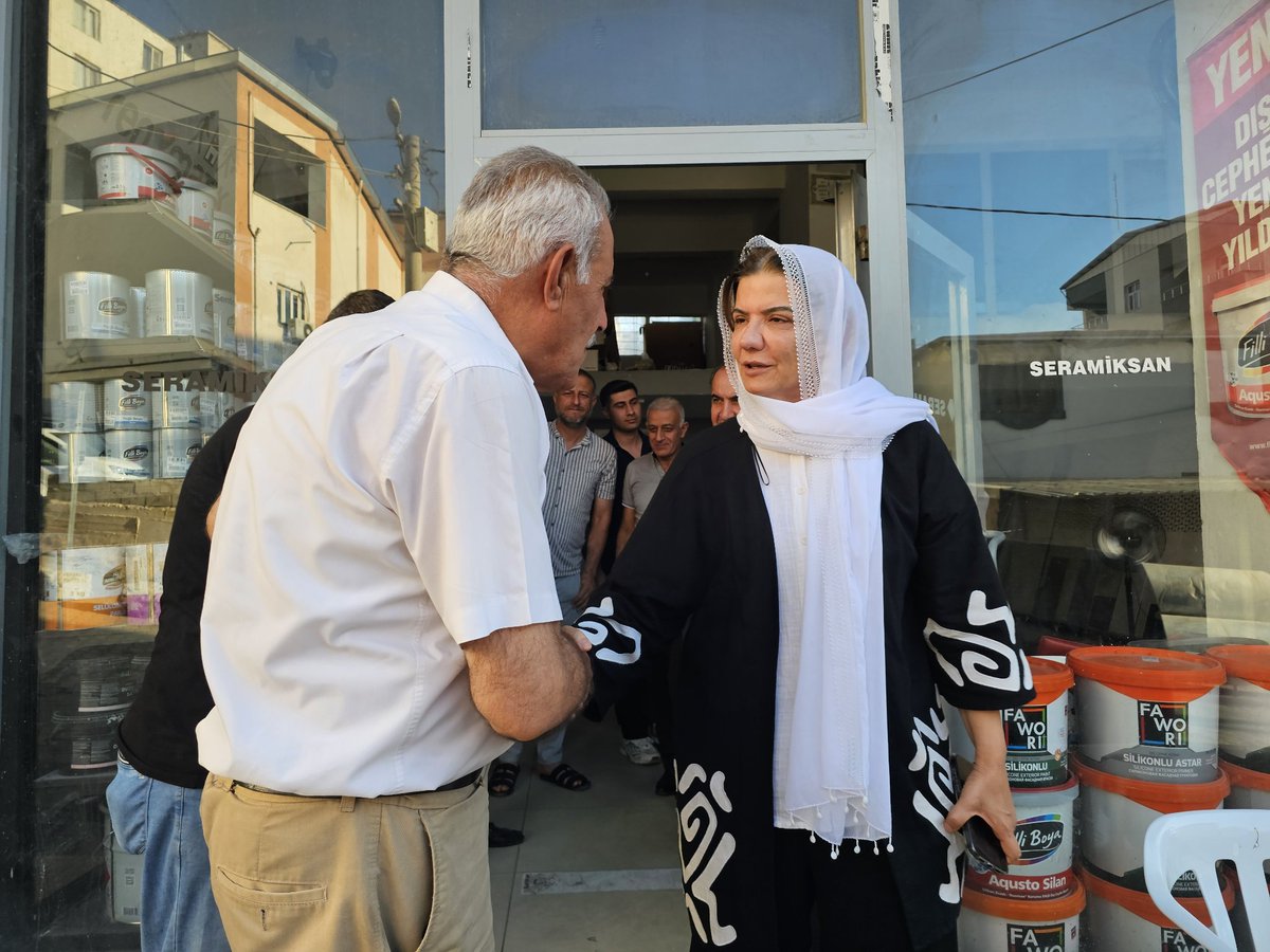 Kepoluasuna's tweet photo. 📍Silvan'dayız...

Selahattin mahallesinde Coşar ve Yanık ailelerinin taziyesinde bulunduk.

Vefat eden hemşehrilerimize Cenab-ı Allah’tan rahmet, kederli ailesine başsağlığı ve sabır diliyorum.

Mekânları cennet makamları âli olsun. https://t.co/AFqyQDI2OF