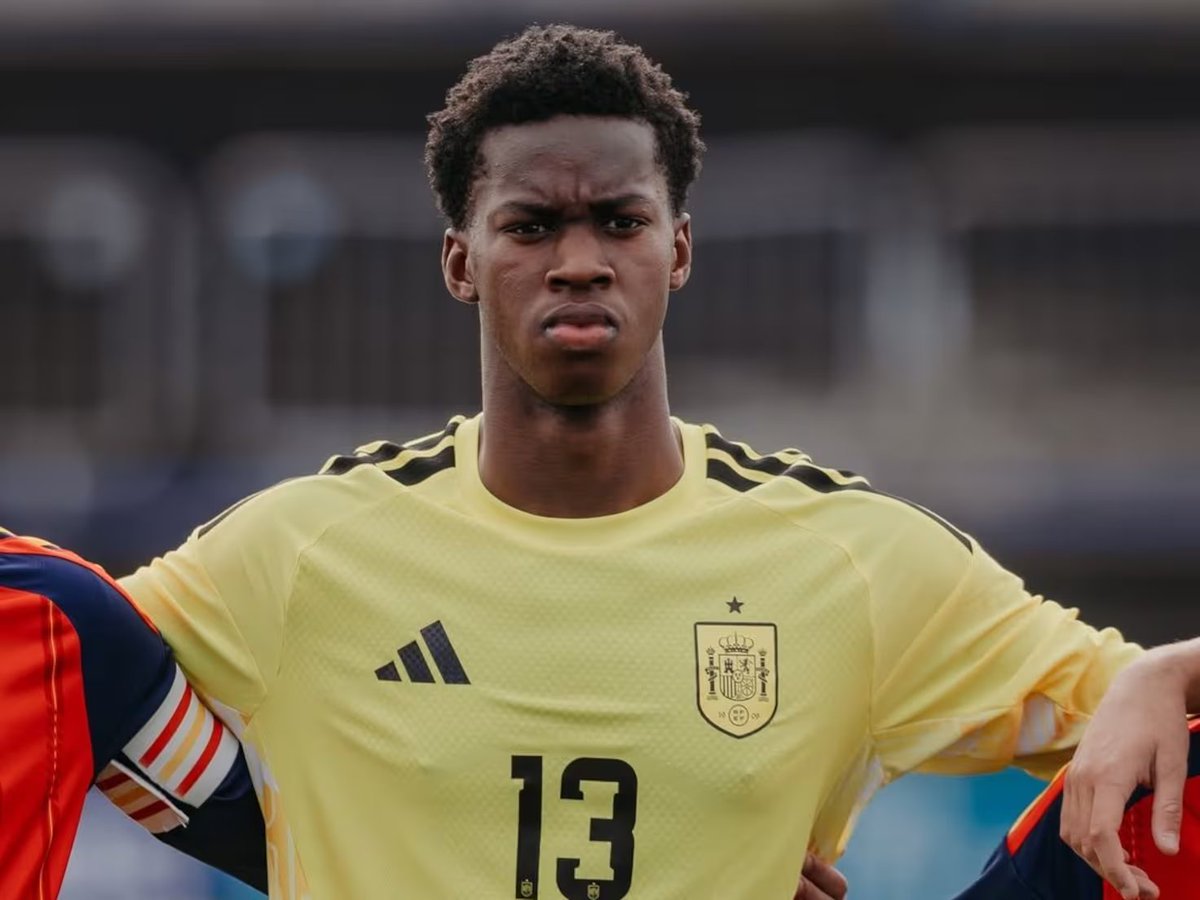 solofichajes123's tweet photo. El portero murciano de 16 años Darlington Osuchukwu ficha por el @AthleticClub procedente del Manchester United, según avanza @canteradelezama

▪️El espigado guardameta de 1,93 m, internacional con España juvenil, cumple la filosofía al haberse formado en el Gazte Berriak navarro https://t.co/owqHqjcH7T