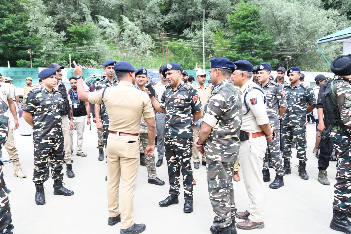 SSB_INDIA's tweet photo. #DGSSBOnTour

Shri Sanjay Singhal, #DGSSB, along with the DIG, Sector Srinagar, visited the Nunwan Base Camp, #Pahalgam, to review the security arrangements for the ongoing Shri Amarnath Ji Yatra and the facilities for pilgrims.

During the visit, he inspected key security locations and interacted with pilgrims, deployed security personnel, healthcare workers, and women personnel, appreciating their dedicated service. He emphasized the importance of vigilance, coordination and collective efforts to ensure a safe, secure and comfortable pilgrimage for all.

#SANJY2026 #ShriAmarnathJiYatra
#AmarnathYatra
#SashastraSeemaBal
#NationFirst 

@HMOIndia @PIBHomeAffairs 
@PIB_India @JmuKmrPolice 
@ANI @PTI_News @ians_india @uniindianews