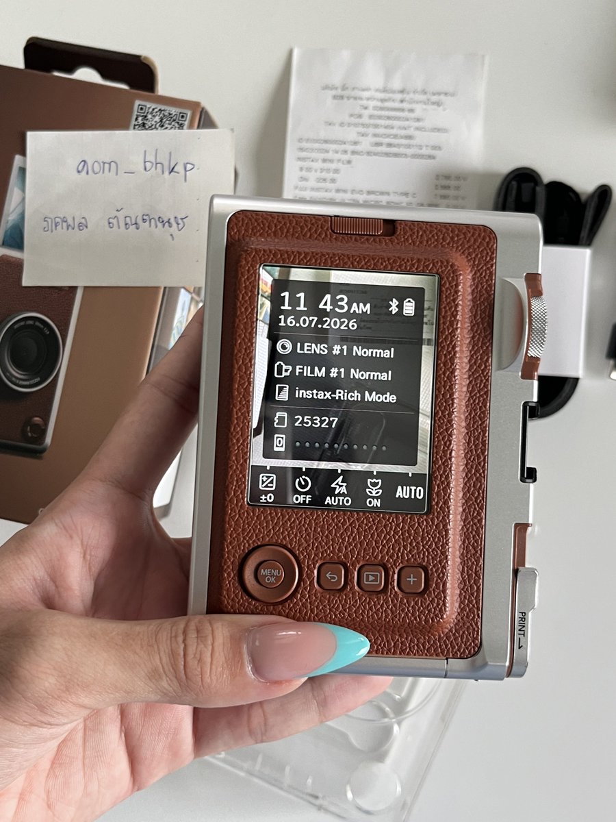 aom_bhkp's tweet photo. ขายต่อกล้อง  Fujifilm Instax Mini Evo รุ่น2 type-c ราคา 4,500.- รวมส่ง ใช้งานได้ปกติทุกอย่าง มีรอยนิดหน่อย ใส่เคสตลอด ติดฟิล์มกันรอยที่เลนส์และหน้าจอ อุปกรณ์ครบกล้องพร้อมใบเสร็จ (รุ่นนี้ปริ้นรูปจากมือถือได้) #กล้องโพลารอยด์ #กล้องโพลารอยด์มือสอง #instaxmini #ส่งต่อกล้องโพรารอยด์ https://t.co/EmfMcXCojx