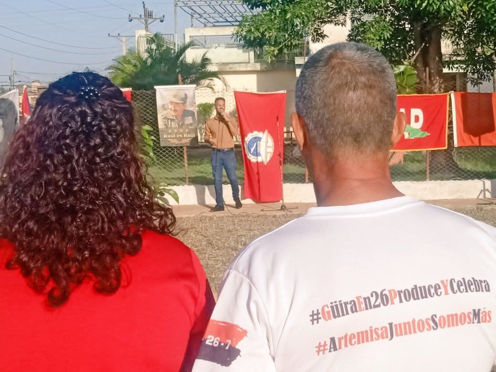 YassiMartn5195's tweet photo. ✍️ Se efectúa en el municipio #GüiradeMelena, provincia Artemisa, acto político cultural en conmemoración del Asalto a los Cuarteles Moncada y Carlos Manuel de Céspedes. Participaron autoridades políticas de masas y el sector de la educación junto al pueblo trabajador 🇨🇺 https://t.co/38fMfxEERO