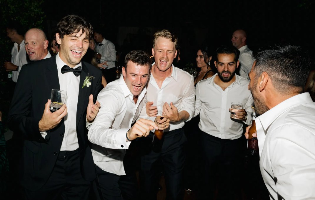 jannimalinified's tweet photo. more pics of Taylor at Tommy's wedding 🥰 https://t.co/R0tzk5iBoX
