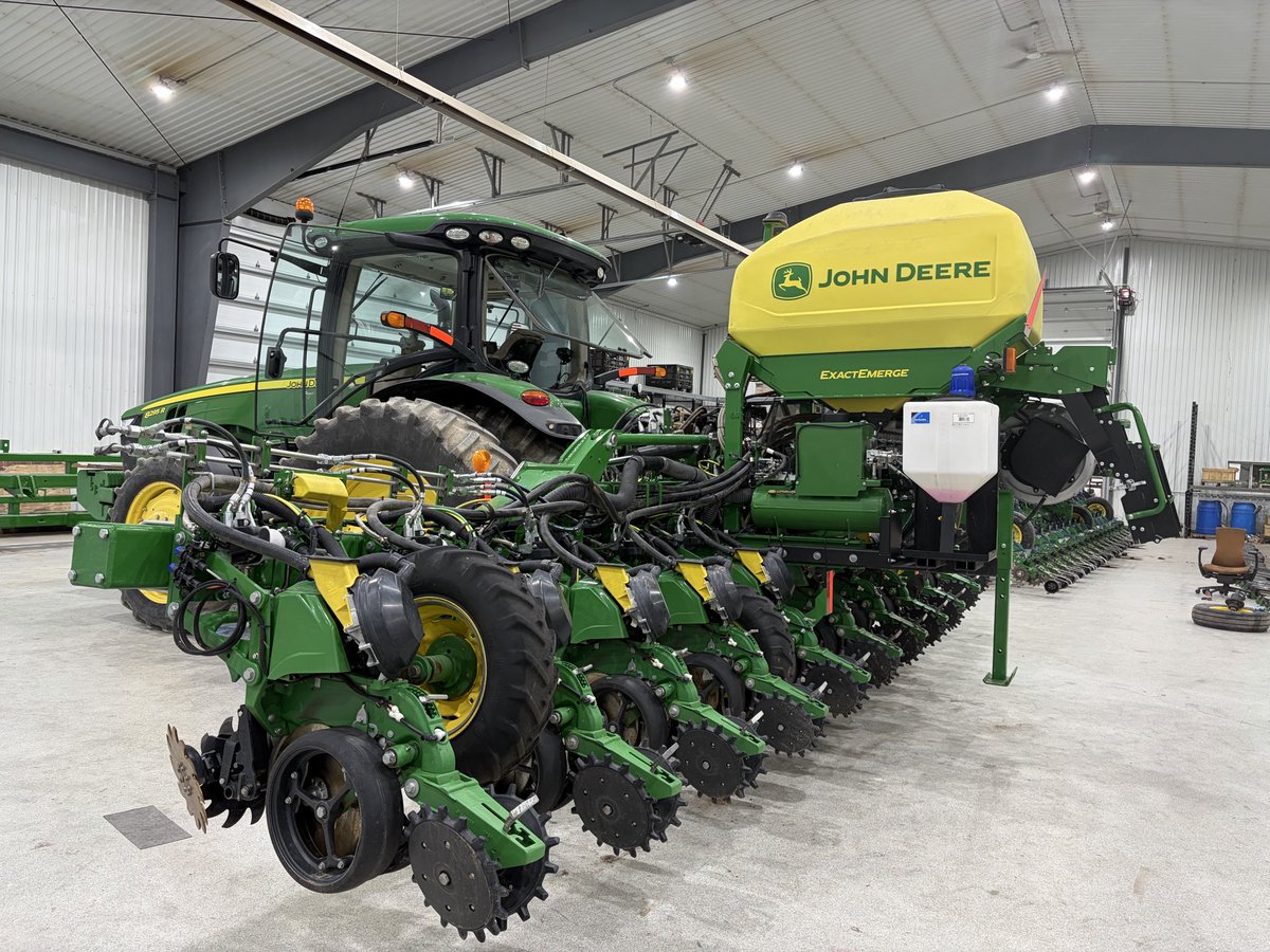 goplanterworX's tweet photo. Taking Phone bids tell 8/3/26 
12row-30” 1725c ExactEmerge 
2024 Low acre!!
Call: (308-263-3zero33 

#johndeere #ExactEmerge #surepoint #goplanterworx https://t.co/UZQ20QPmiL