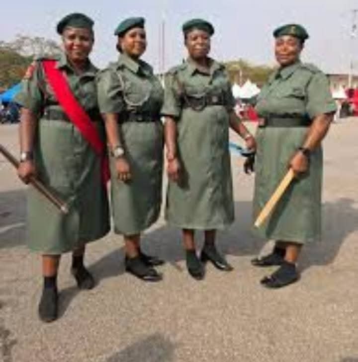 Rise_Forge's tweet photo. WHO IS A MAGAJIYA IN A NIGERIAN ARMY BARRACK?

Many people hear the title Magajiya in Army barracks but don't know what it means.

A Magajiya is not a soldier and not a military rank. She is a respected soldier's wife chosen to coordinate and represent other soldiers' wives in the barracks.

Her responsibilities include:

• Serving as the leader and spokesperson for soldiers' wives.

• Passing important information from the barracks authorities to families.

• Helping to settle minor disputes among families.

• Organizing meetings and community activities.

• Encouraging peace, cleanliness, discipline, and unity in the barracks.

• Welcoming and guiding newly posted soldiers' families.

Although the position is traditional, the Magajiya plays an important role in promoting harmony and supporting the welfare of Military families living in the barracks.

Have you ever lived in a Nigerian Army barracks or know a Magajiya?

Share your experience. Let's gist and do small amebo and have fun. 😊