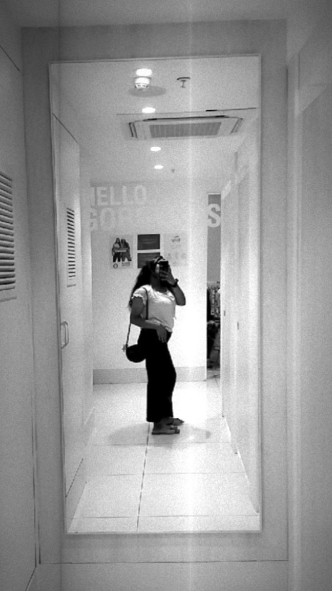 pinky3rnk's tweet photo. Finally hopped on the b&amp;w train... rate the aura?

okayyy... how's the vibe tho?
#latetrend #BW #lessgoo https://t.co/93TMzDp57b