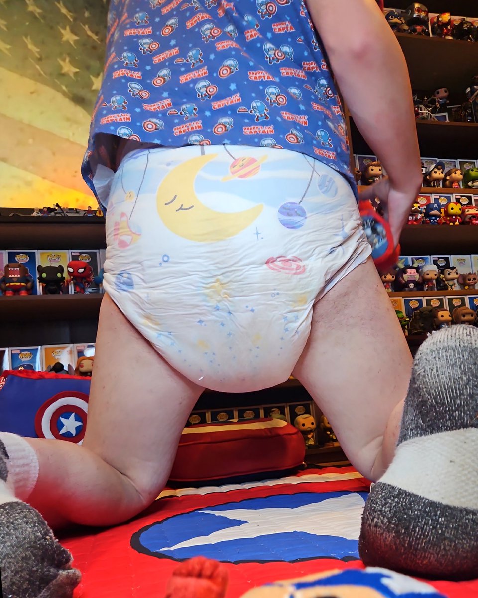 nerdy_little's tweet photo. Messy Friday (dont know if you can actually tell tho haha) but a fully full diaper this morning. 💙🙈🙈🙈 https://t.co/M6lRhMAe6O