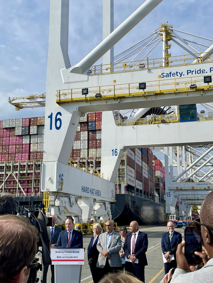 PortVancouver's tweet photo. The Port of Vancouver Gateway Strategy announcement is game-changing, including referring RBT2 to the Major Projects Office โ a major step forward for #TeamCanada @Steve_MacKinnon @MarkJCarney https://t.co/2SD9zBy4gG https://t.co/YRq0XdB3Wh