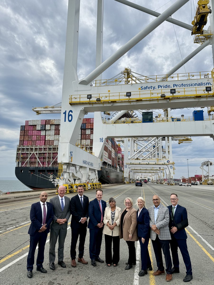 PortVancouver's tweet photo. The Port of Vancouver Gateway Strategy announcement is game-changing, including referring RBT2 to the Major Projects Office โ a major step forward for #TeamCanada @Steve_MacKinnon @MarkJCarney https://t.co/2SD9zBy4gG https://t.co/YRq0XdB3Wh