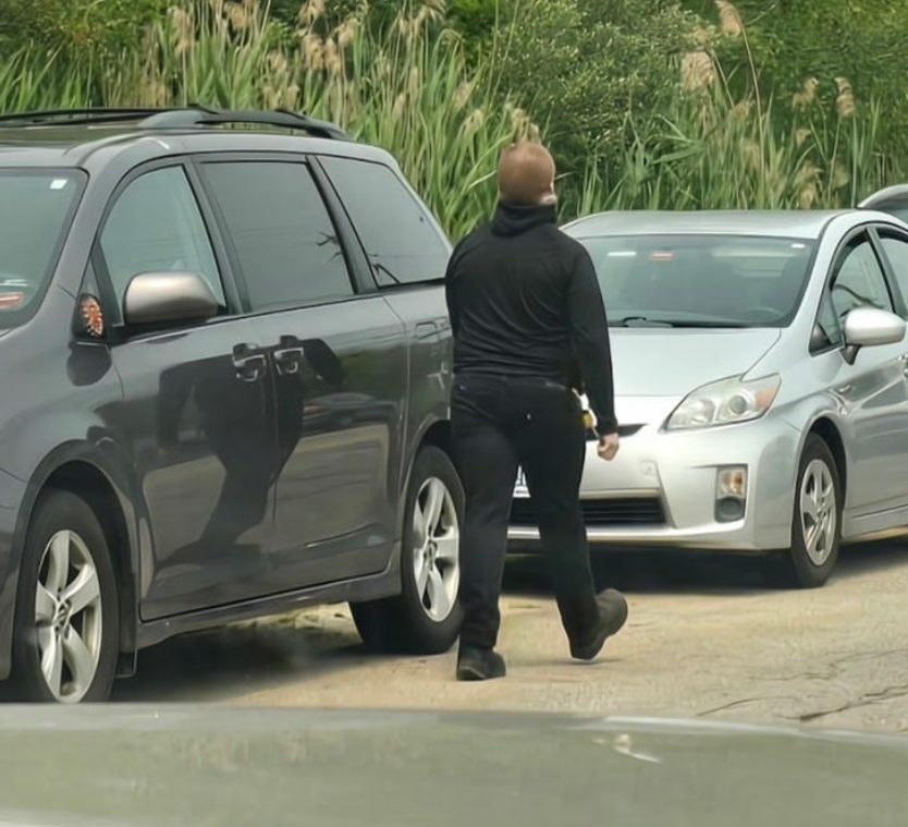 TheMaineWire's tweet photo. Law enforcement has provided us with these photos of the individual suspected of slashing Jon Fetherston's tires at the anti-ICE rally in Scarborough.

If you recognize this individual, please send us a DM, or email Tips@TheMaineWire.Com https://t.co/XFl4S5sMnz