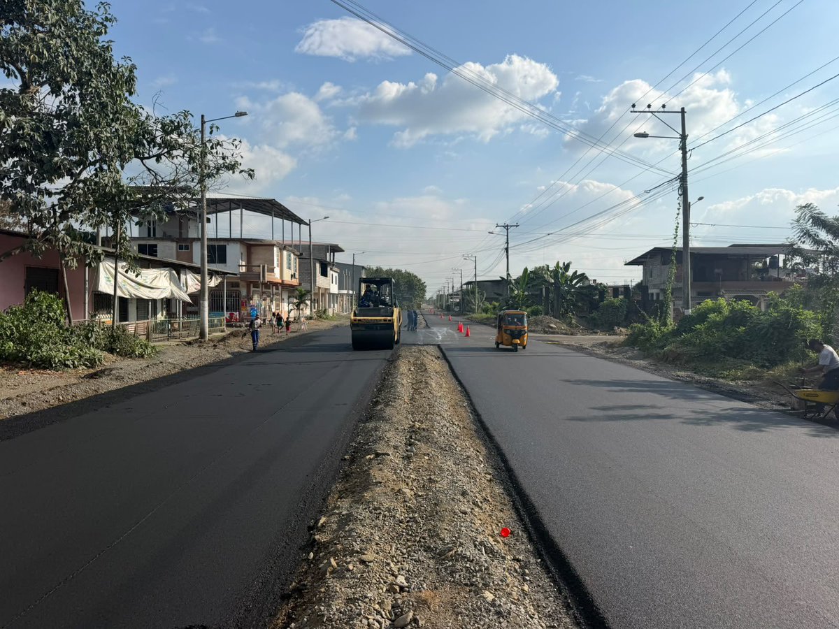 EpAsfaltar's tweet photo. En #LaTroncal también estamos Conectando Vidas😎

🚜 Trabajamos en la colocación de asfalto en la calle Benigno Crespo, en una extensión de 460m que permitirán mejorar la movilidad. 

🫱🏻‍🫲🏾 @PrefecturaCanar nos confió esta tarea y nosotros la cumplimos con calidad. https://t.co/94ybuX5s1R