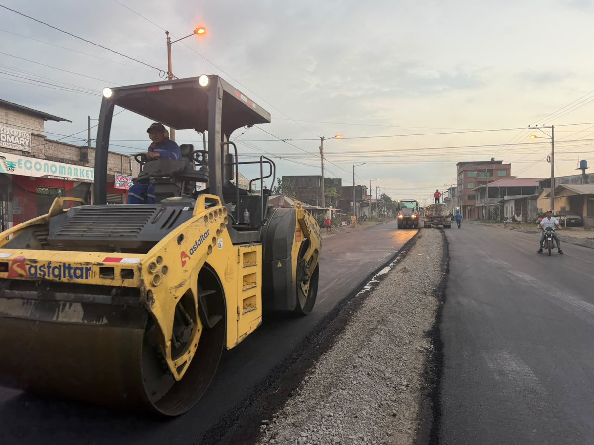 EpAsfaltar's tweet photo. En #LaTroncal también estamos Conectando Vidas😎

🚜 Trabajamos en la colocación de asfalto en la calle Benigno Crespo, en una extensión de 460m que permitirán mejorar la movilidad. 

🫱🏻‍🫲🏾 @PrefecturaCanar nos confió esta tarea y nosotros la cumplimos con calidad. https://t.co/94ybuX5s1R