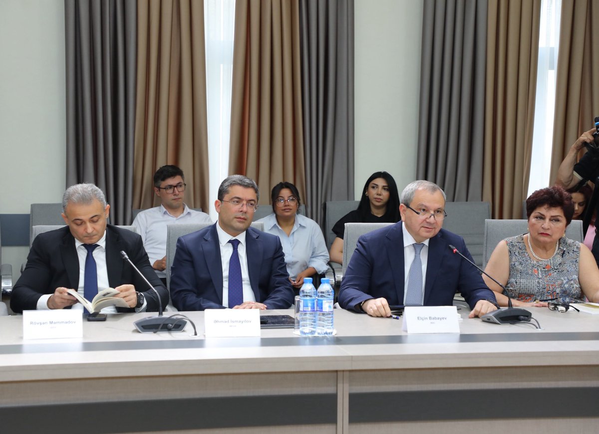 bdu_eduaz's tweet photo. 📚 “Mediada Azərbaycan dili” metodik vəsaitinin təqdimatı olub
🔗 Ətraflı: https://t.co/zBF50N9Bdk
#BDU #BakıDövlətUniversiteti #BakuStateUniversity #Media #AZTV https://t.co/Avkc6yXWAN