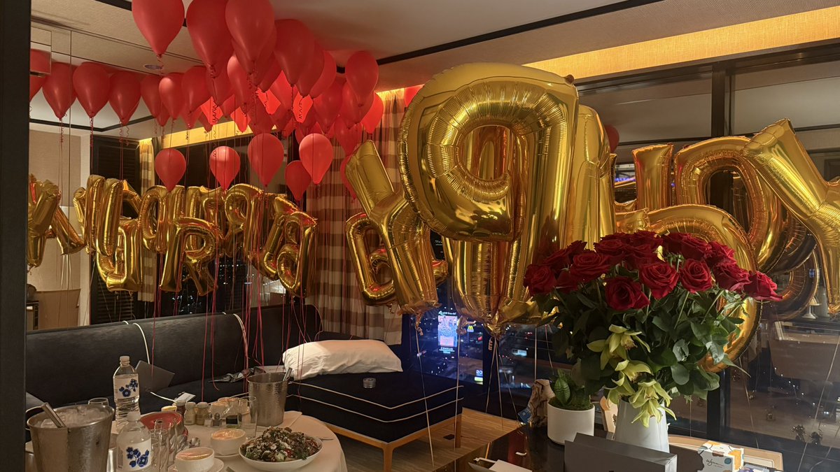 RockieRockelle's tweet photo. 🎈✨ https://t.co/izi8KAuJyl