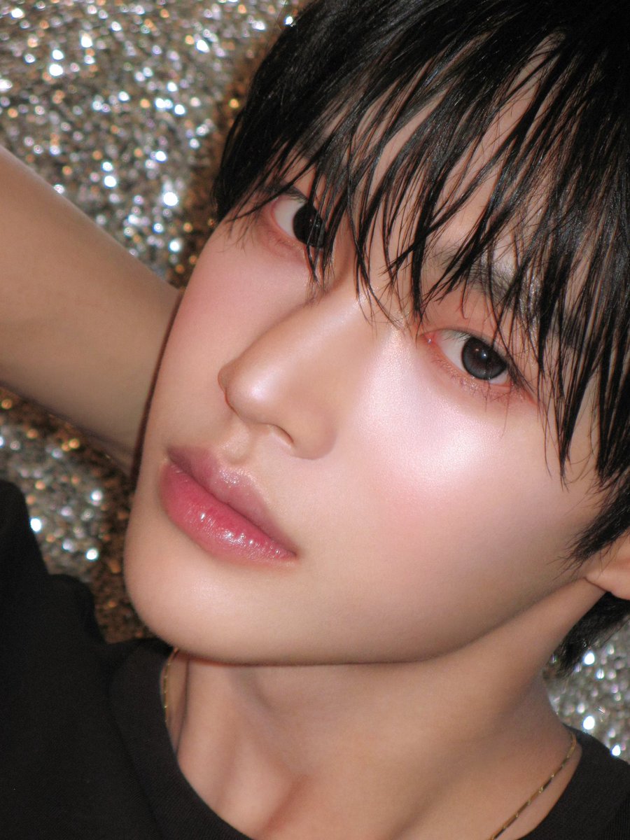 sam302726's tweet photo. full makeup                            bareface https://t.co/EVAPIaZg0D