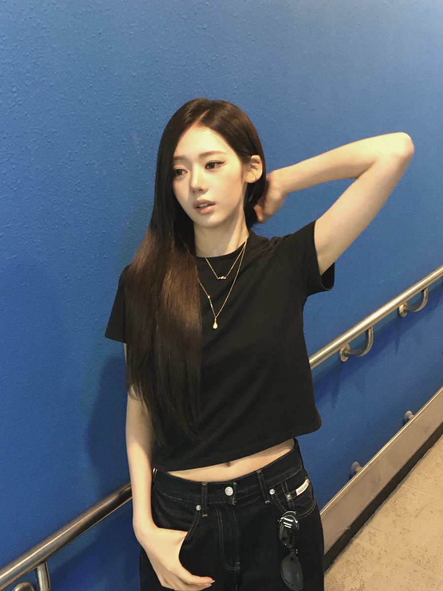picbaemon's tweet photo. RORA WEVERSE UPDATE https://t.co/B9svNYAjTr