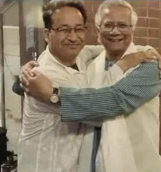 dino3879's tweet photo. Sonam  Wongchuk  hugging Muhamad Yunus enemy of India in DHAKA in  2020 
George  Soros ka foot soldier ? https://t.co/qcKpjKiF0R