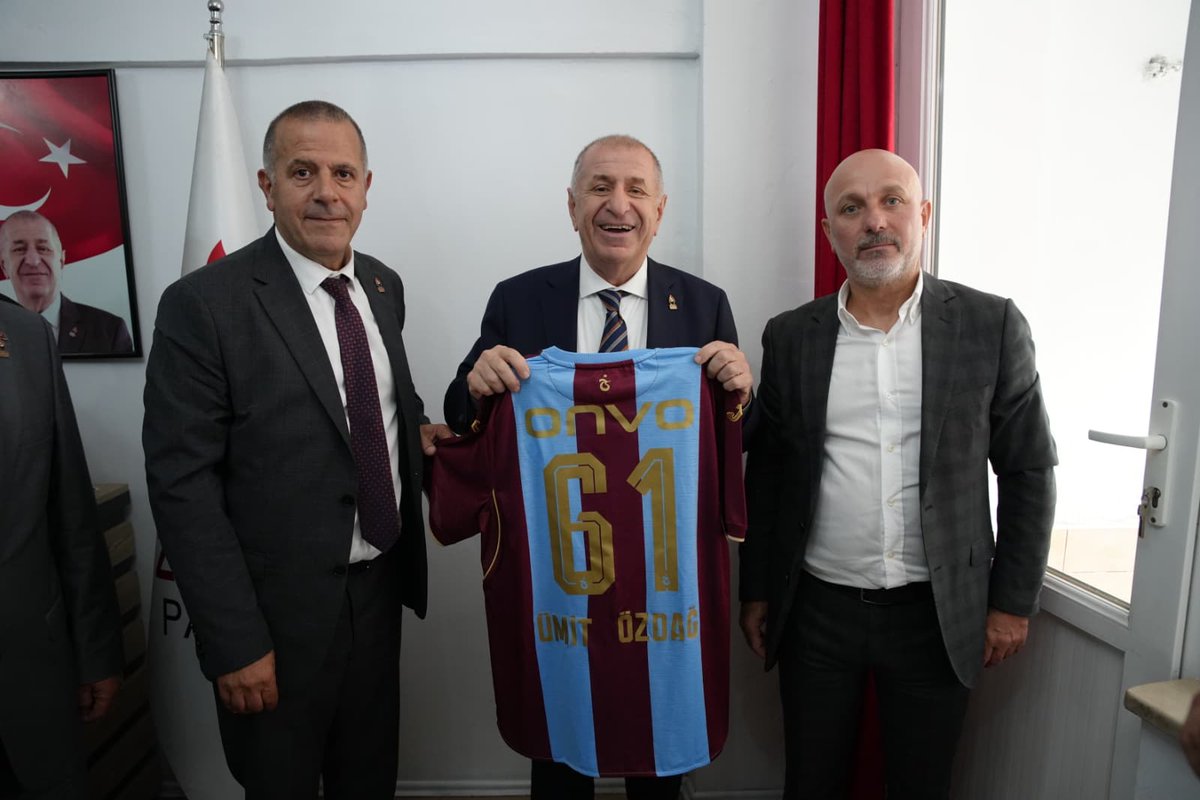 umitozdag's tweet photo. Zafer Partisi Trabzon İl Başkanlığımızda partililerimiz ile bir araya geldik, Zafer Partisi'nde mücadelemize omuz veren vatandaşlarımıza rozetlerini taktık.

Zafer Partisi olarak, büyümeye, güçlenmeye, adım adım Zafer'e yürümeye devam ediyoruz.

Zafer Büyük Türk Milleti'nin olacak!..