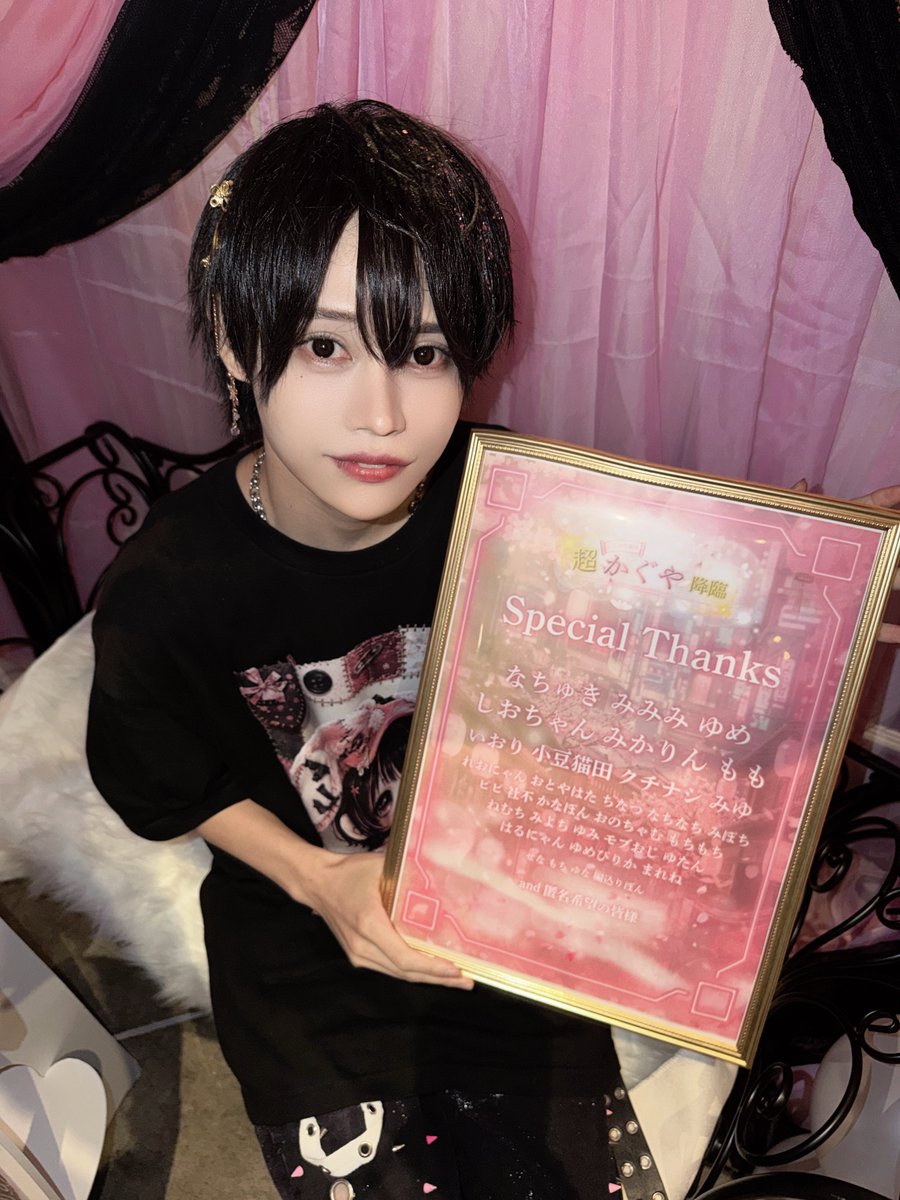 kaguya_candol's tweet photo. 生誕祭来てくれたみんなありがとうござます！！

本当に皆に会えたことが嬉しくて幸せです!!
たくさんお祝いしてくれてありがとう( ߹꒳߹ )

中には用事があって今日来れなかった人もいると思うけど生誕は1度きりじゃありません！！いつでもまたおいでね!

自分はクラファンをして生誕祭をする事が
ずっと楽しみにしてた事で目標にしてた事です.ᐟ.ᐟ

かぐやが生誕でやりたい曲だったり衣装、コンテンツなど自分のやりたい事に対してお金を出して協力してくれる人がいるのが本当に感謝しかないし、凄いことだなってとても感じます😭
ただでさえチェキ代、ライブ代、などもかかるなか本当にありがとう🙏

生誕終わって見て正直やり残した事やもっとやりたかった事など後悔はあります！
だけど初めての生誕で完璧に出来るわけないし自分が出来る全力を出してやり切れたからこれを踏まえてこれから先の生誕ではもっとやりたい事が出来るように大きくなって成長してる姿を見せて行けるようにするね！

皆も一緒に前向いて過ごしていこうね🫶
これから先もかぐやのアイドル人生はまだまだ長いから一緒に大きくなろうね.ᐟ

そしてクラファン入れてくれたみんな本当にありがとう！！
自分のオタクじゃない子達も入れてくれててすきゃんどーるのオタクの子達にも愛されてるの感じてとっても嬉しくなりました😭

かぐやのオタクの子達も本当にかぐやの気持ちだった��想いを理解してくれててこうやってやりたい事に協力してくれて自分は幸せです！

みんなも生活があって色んな所で悩みとかあるかもだけど少しでもかぐやはみんなの支えになれる存在になりたいです

かぐやはたっくさん皆に支えられてるいるので！！

今回のライブは歌で思いを伝えたくてかぐや気持ちが皆に少しでも届いてくれてたら嬉しいです♡
生誕曲のツキノキセキの歌詞にある君というのはみんなの事です！

永遠なんてないけども皆となら永遠の奇跡おこしたいなって気持ちを込めてます！
これから先もみんながいる限りかぐやはアイドルとして活動していきたいのでこれから先の人生も自分と一緒に過ごしてください🙏

今回の生誕に向けてたっくさんボイトレを通って歌の練習しました！
れおと歌ったホシアイや回る空うさぎなど
前の自分だったら絶対に歌えない曲にもチャレンジしてみました✨️
もっともっと練習では出来たのに悔しいけど、
沢山歌褒められて、成長してる姿は見せられたの��なって思うのでももっと上手くなってみんなに歌届けたいのでみてて！

ホシアイ歌ってる時に泣いてる(？)みたいな子達もいて思い伝わったかなって思ってとっても嬉しい気持ちでした• _ •̥

本当にみんなと過ごせた時間はこれから先もかぐやの大切な思い出です💕

永遠の先もそばにいてね😌