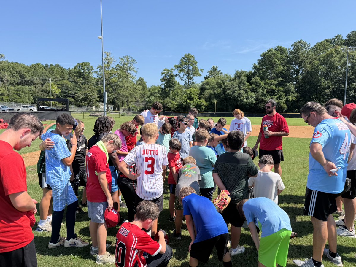 BwellBaseball's tweet photo. 🚨Kids Camp Underway! 🚨
⚫️Weather hasn’t cooperated but making the most of it!
⚫️Final Day tomorrow.
#HorsesBSB #PlayInMay ⚾️🐴 https://t.co/2WOpB0Ovmx