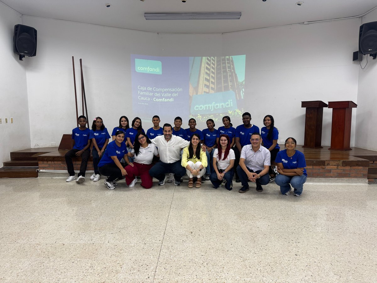 ValleCompromiso's tweet photo. Junto a 14 participantes de Rumbo de la @falvaralice y @fundacionsg_, visitamos la sede El Prado de @comfandi, donde disfrutamos de un espacio de aprendizaje, intercambio de experiencias y crecimiento.

Gracias a @ANDIValleDCauca por hacer posible esta jornada que fortalece el camino de las y los jóvenes hacia nuevas oportunidades. 🤩

#TodosSomosCompromisoValle
