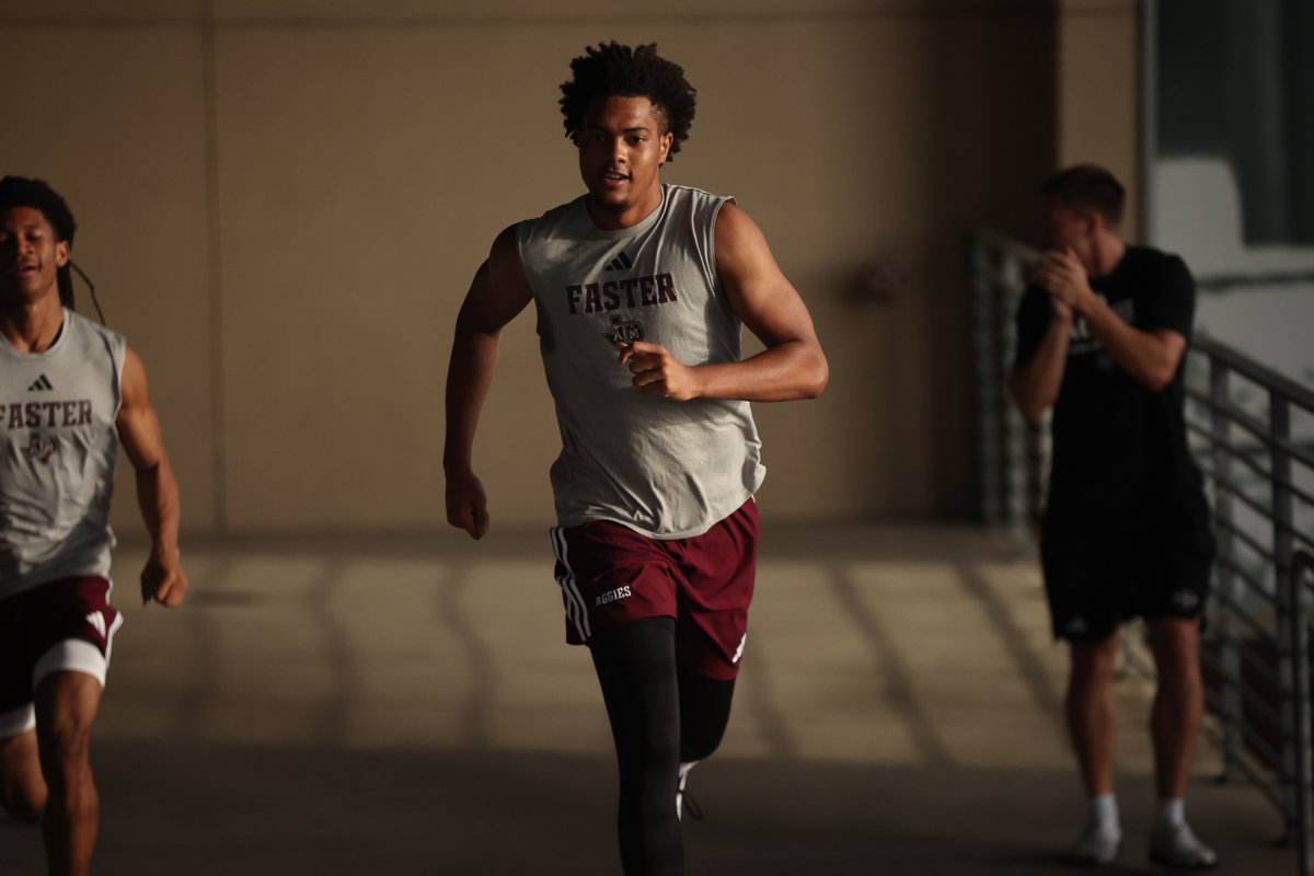 aggiembk's tweet photo. Alexa, play "The Climb" by Miley Cyrus https://t.co/8y37RfJeoK