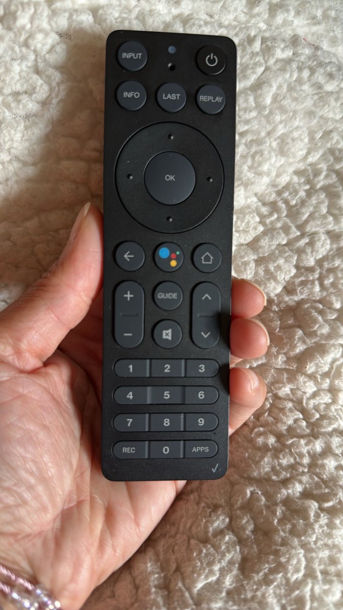 Ebjanelle's tweet photo. @VerizonSupport This is my remote https://t.co/s81QEn6BWj