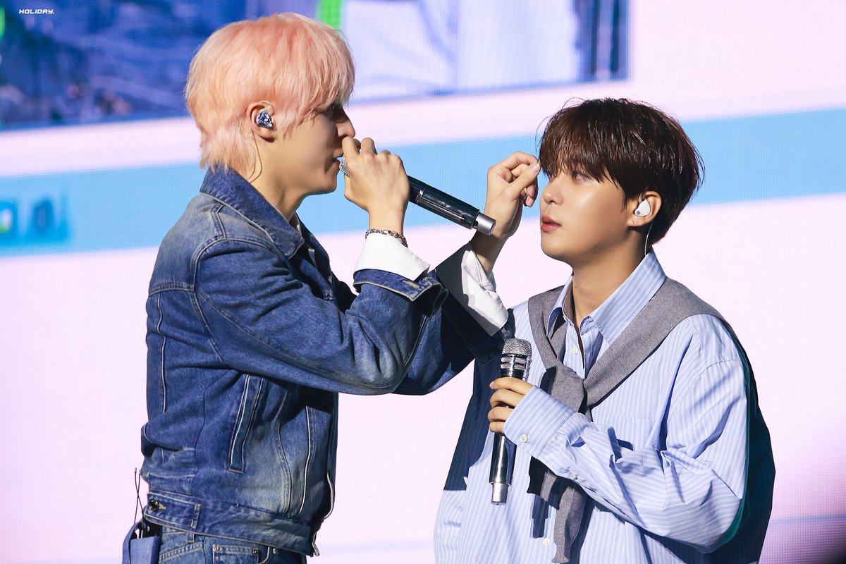 Holiday_1024's tweet photo. 260717

💙💜호호💜💙

#에이티즈 #ATEEZ 
#YUNHO #JONGHO 
#윤호 #종호 https://t.co/cbRQxDwXV7