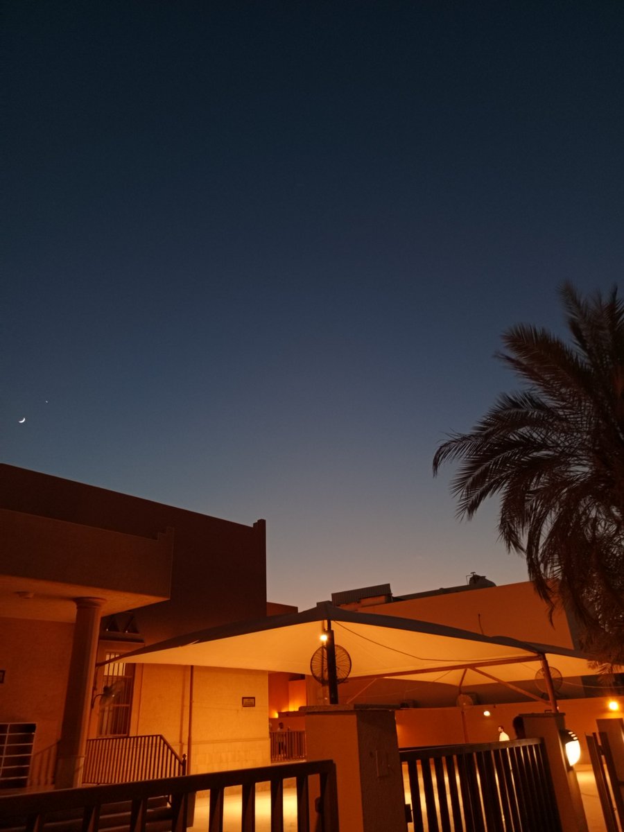 workwalksleep's tweet photo. Just a quiet evening https://t.co/rZQzGDhNzl