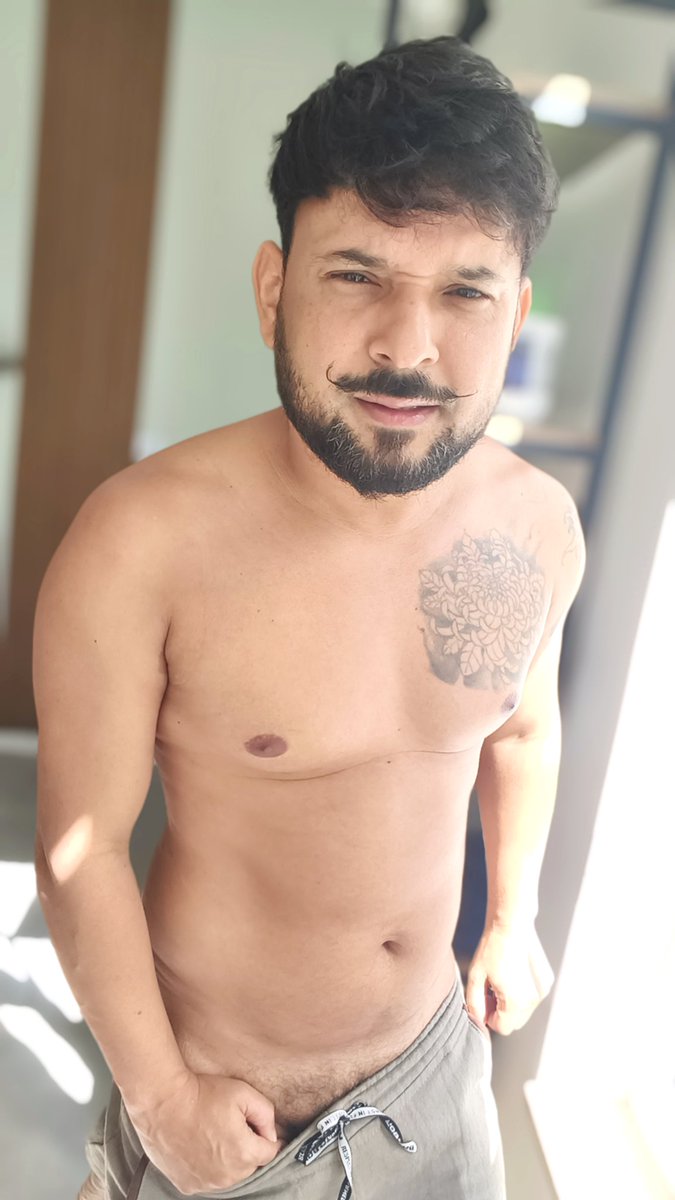 rendsantosUK's tweet photo. I’d tell you to check out the preview I just posted on my Privacy, but I know you wouldn't be able to handle it. Better stick to just looking at this photo. ❌😈Link in Bio🤫 https://t.co/ChYT3EvDpE