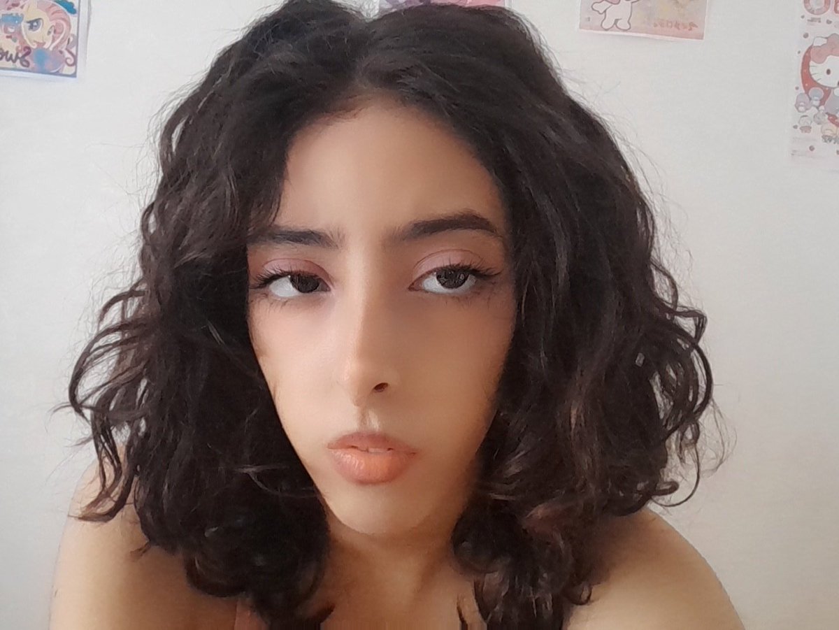 JasmineSweetGi3's tweet photo. Wait holy shit ur right https://t.co/Mden8xfNOT