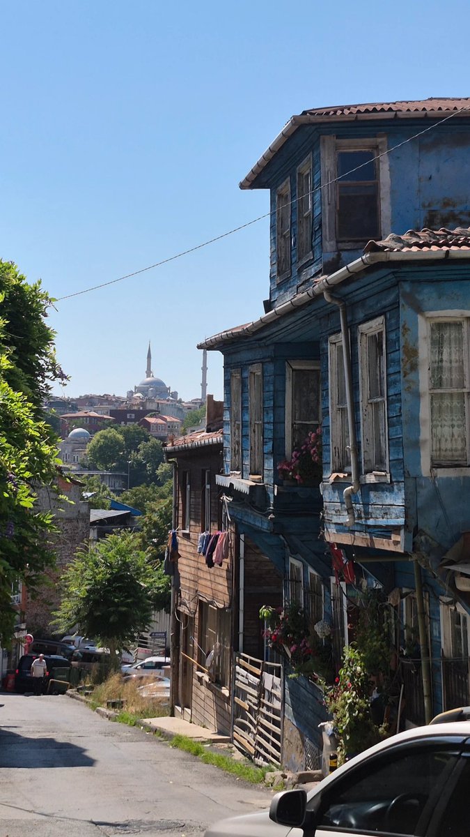KaraSal5's tweet photo. Yaşamıştır derim, en hoş ve uzun rü'yâda Sende çok yıl yaşayan, sende ölen, sende yatan.
YAHYA KEMAL BEYATLI https://t.co/mf7Iqz60G0