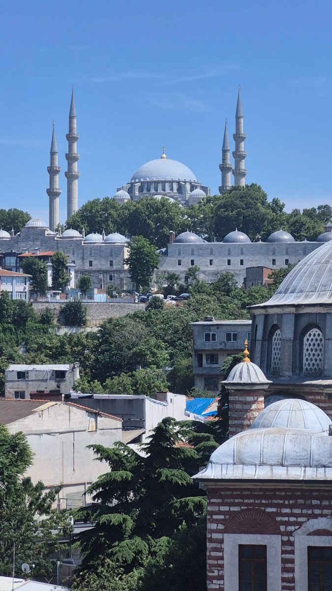 KaraSal5's tweet photo. Yaşamıştır derim, en hoş ve uzun rü'yâda Sende çok yıl yaşayan, sende ölen, sende yatan.
YAHYA KEMAL BEYATLI https://t.co/mf7Iqz60G0
