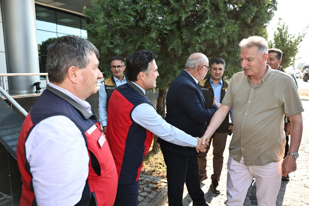 Ahmet_Guldal's tweet photo. 📍Çanakkale Ticaret Borsası’nı ziyaret ettik.

Yönetim Kurulu Başkanı Sayın Abdullah Deniz’den borsa faaliyetleri hakkında bilgi alarak, hasat sezonu kapsamında verim, rekolte ve hububat piyasalarına ilişkin değerlendirmelerde bulunduk.

Misafirperverlikleri dolayısıyla Sayın Abdullah Deniz’e, ziyaretimizde hazır bulunan Çanakkale İl Tarım ve Orman Müdürlüğü mensuplarına ve Bayramiç Ziraat Odası Başkanı Sayın Mesut Şen’e teşekkür ediyorum.