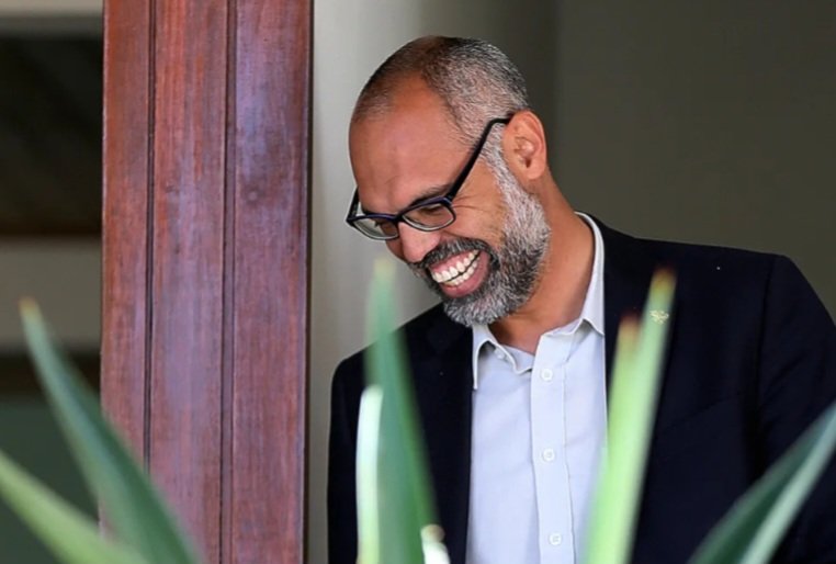 paulodetarsog's tweet photo. Parabéns pelo teu aniversário, @allanconta5.

Este é o sorriso que eu quero ver em Janeiro de 2027, com você aqui vendo o Flávio subindo a rampa.

Parabéns e obrigado por não desistir do Brasil. https://t.co/MGkg2qEYe2