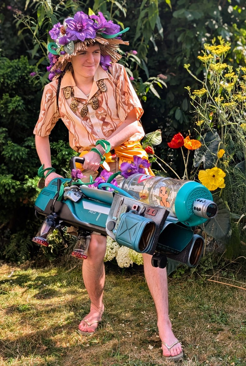 LetitiaQuint's tweet photo. Tanuki in Rockett summer skin cosplay. For the summer competition. Thank you for being my model. I had a blast making all the details of the outfit and gun. I did not use a 3D printer, everything is handmade, from the block prints on the shirt, to the medals on the necklace. https://t.co/Qw7bJqdZj4